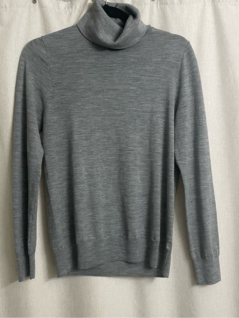 J.Crew 100% Merino Wool Gray Turtleneck Sweater Size M Quiet Luxury
